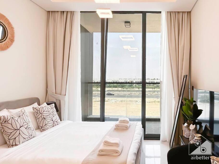 Luxurious Studio & Balcony At Samana Golf Avenue Leilighet Dubai Eksteriør bilde